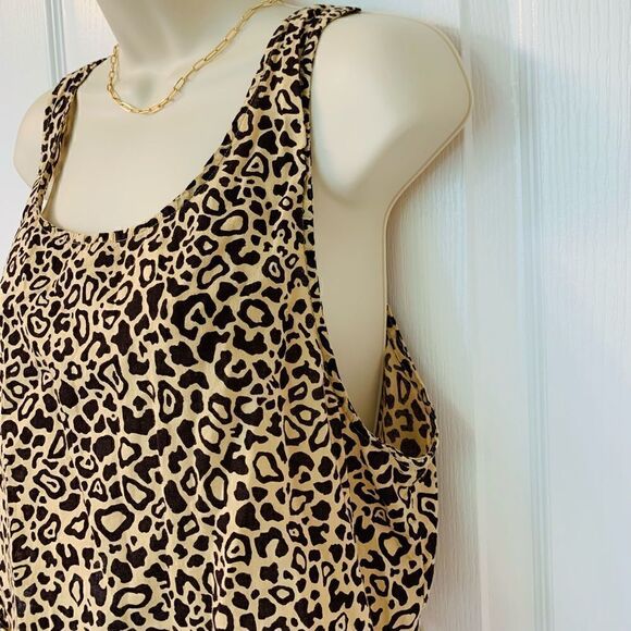 Trendy Urban Outfitters Leopard Animal Print Crop Top! 🔥 - Picture 2 of 3
